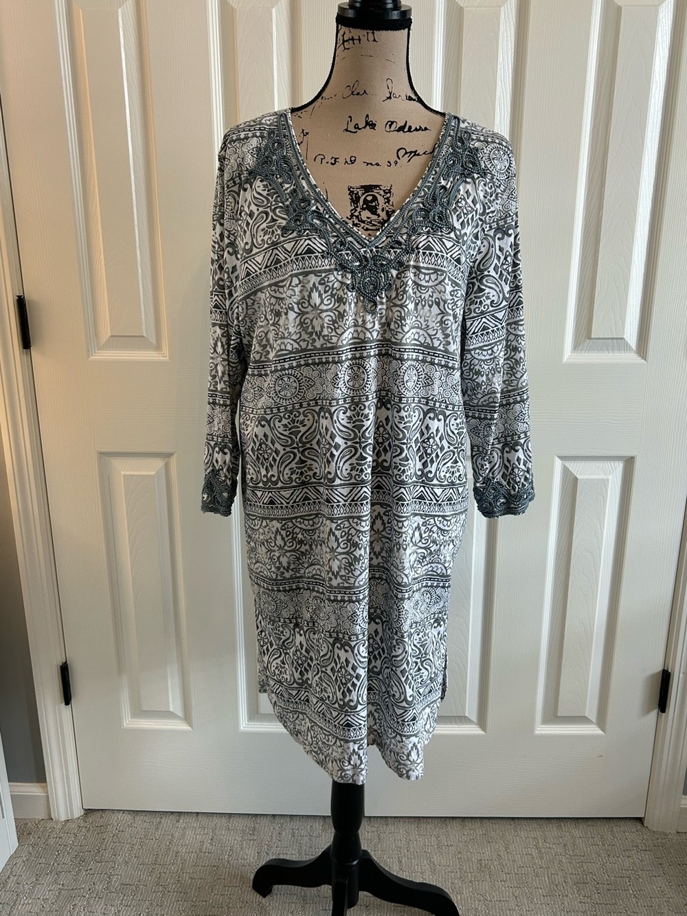 Lands' End Gray and White V-Neck Patterned Tunic/dress XL